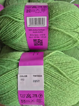 12 Ovillos de lana acrílica verde