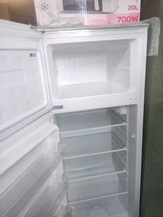 Nevera pequeña blanca