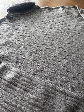 Jersey Hombre Cuello Alto Gris