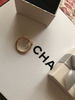 Anel Dourado com Cristais