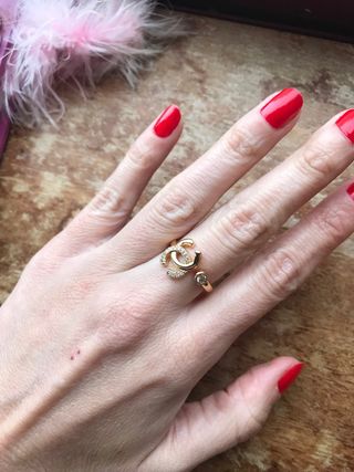 Anel Dourado com Cristais