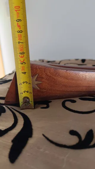 Queimador de incenso em madeira decorado