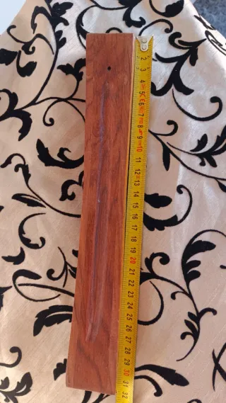 Queimador de incenso em madeira decorado