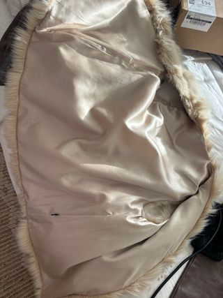 Chaleco de pelo beige y marrón