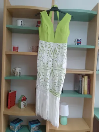 Vestido verde lima y blanco con encaje