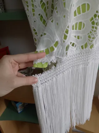 Vestido verde lima y blanco con encaje