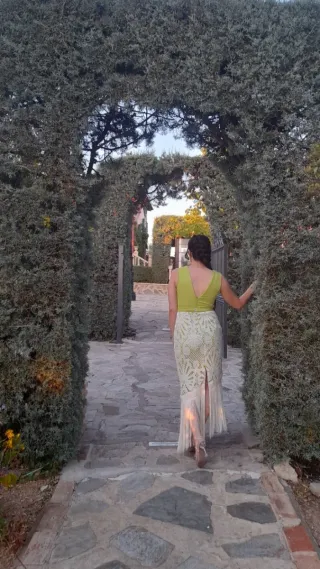 Vestido verde lima y blanco con encaje