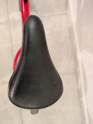 Bici sin pedales roja