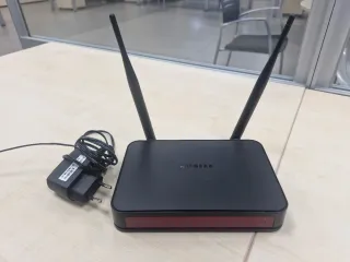 Router Netgear Negro con Antenas