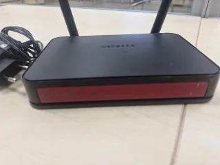 Router Netgear Negro con Antenas