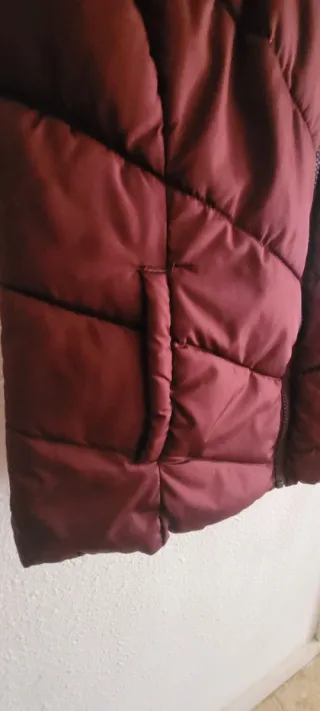 Chaleco acolchado mujer burdeos.