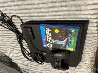 PS4 Pro + Controller + FIFA 24