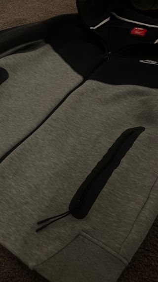 Sudadera Nike Tech Fleece Negra y Gris