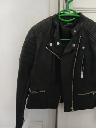 Chaqueta Zara Negra .