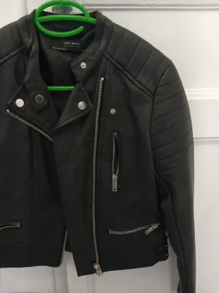 Chaqueta Zara Negra .