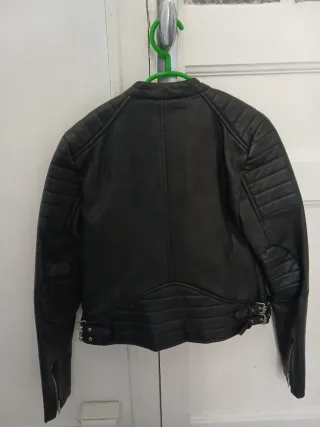 Chaqueta Zara Negra .