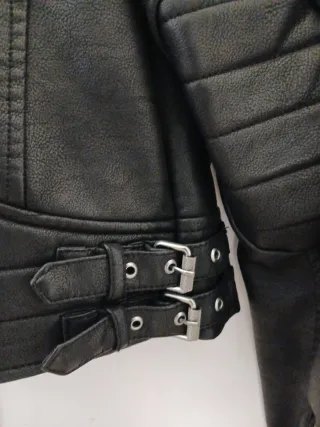 Chaqueta Zara Negra .