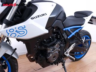 SUZUKI GSX-8S