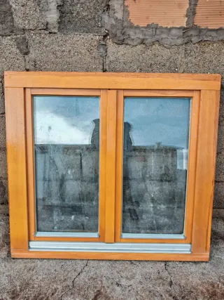 Ventana madera 111x101