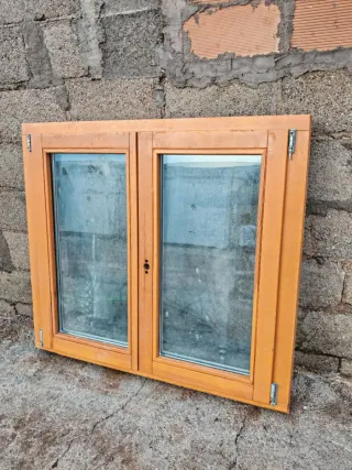 Ventana madera 111x101
