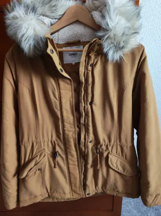 Chaqueta parka Only mostaza