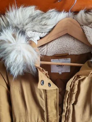 Chaqueta parka Only mostaza