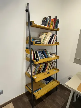 Estantería Metálica y Madera