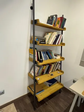 Estantería Metálica y Madera