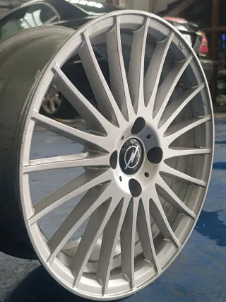 Llantas de aleación plateadas