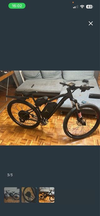 Bicicleta eléctrica negra