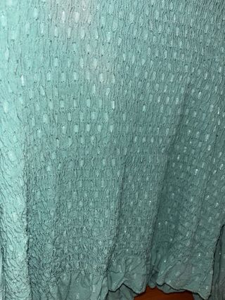 Blusa verde con smock y volantes