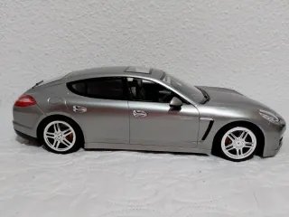 Coche teledirigido Porsche Panamera
