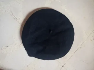 Boina negra para niña