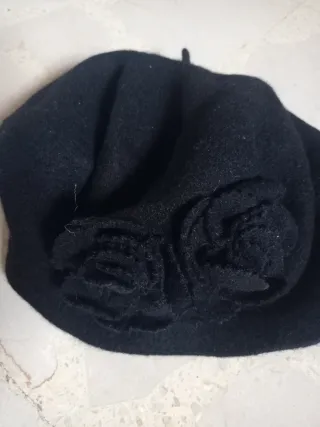 Boina negra para niña