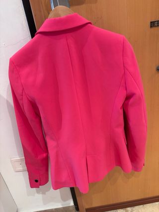 Traje chaqueta y pantalón fucsia Zara