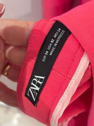 Traje chaqueta y pantalón fucsia Zara