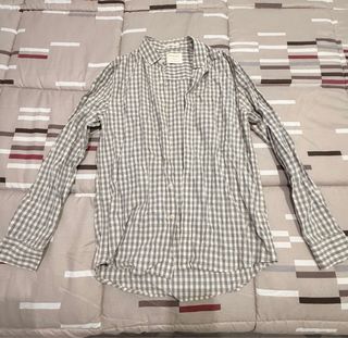 Camisa de cuadros gris y blanca