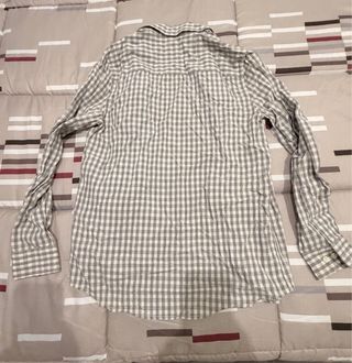 Camisa de cuadros gris y blanca
