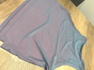 Camiseta Oysho iridiscente gris/morada