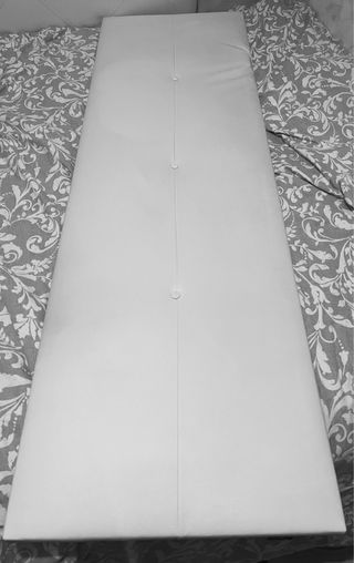 Cabecero de cama blanco de tela