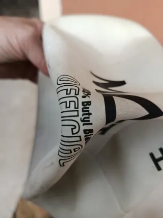 Balón de fútbol blanco