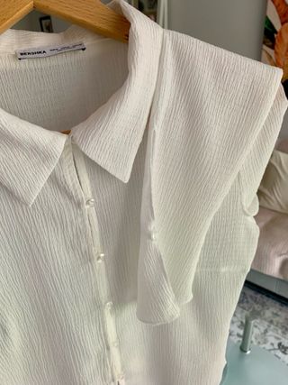 Camisa Bershka manga larga bkanco roto