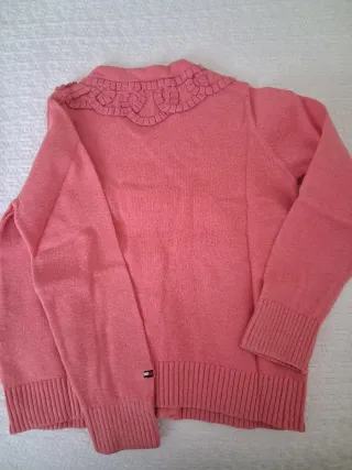 Cardigan bebé rosa con cuello decorado