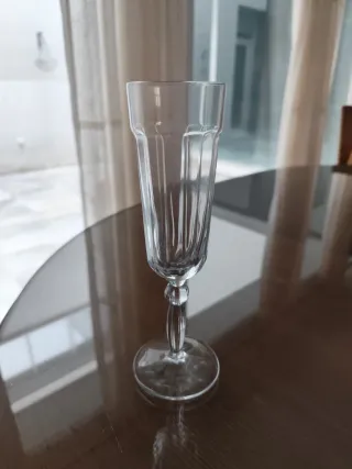 Doce copas de cristal