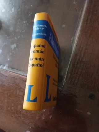 Diccionario Aleman Basico - LAN - (Spanish Edit...