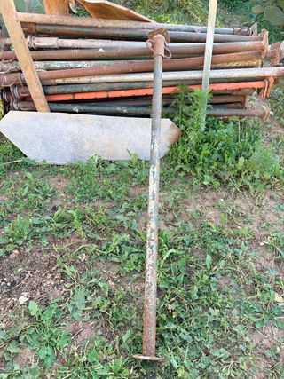 Puntal de obra metálico
