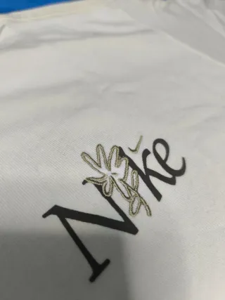 Camiseta Nike Crema Bordada