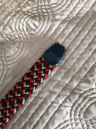 Cinturón elástico trenzado azul y rojo