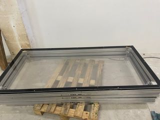 Tarimas Guil con panel de metacrilato