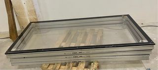 Tarimas Guil con panel de metacrilato